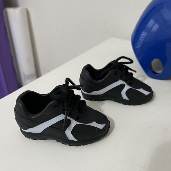 18" Doll Accessories Lot Softball Swimming Helmet Bat Ball Swimsuit Towel Socks - Picture 6 of 11